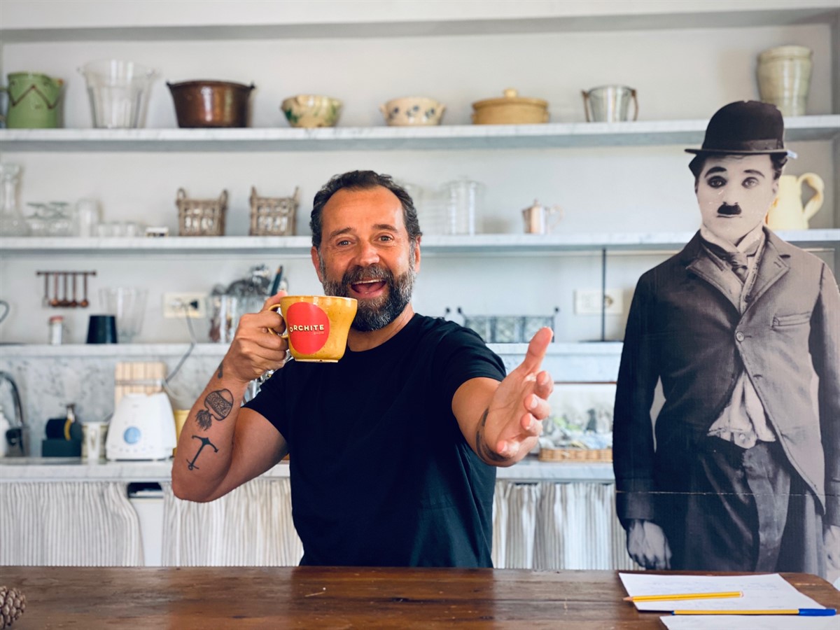 Fabio Volo presents The Orchite Show from home achieving brilliant results 